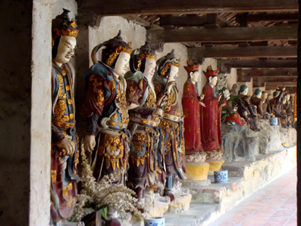 À Hung Yên, la pagode aux 122 statues de terre